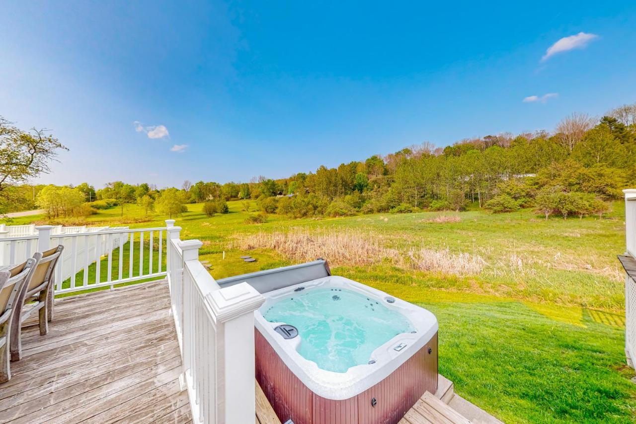 The Retreat - Suite #2 Waterbury Bagian luar foto