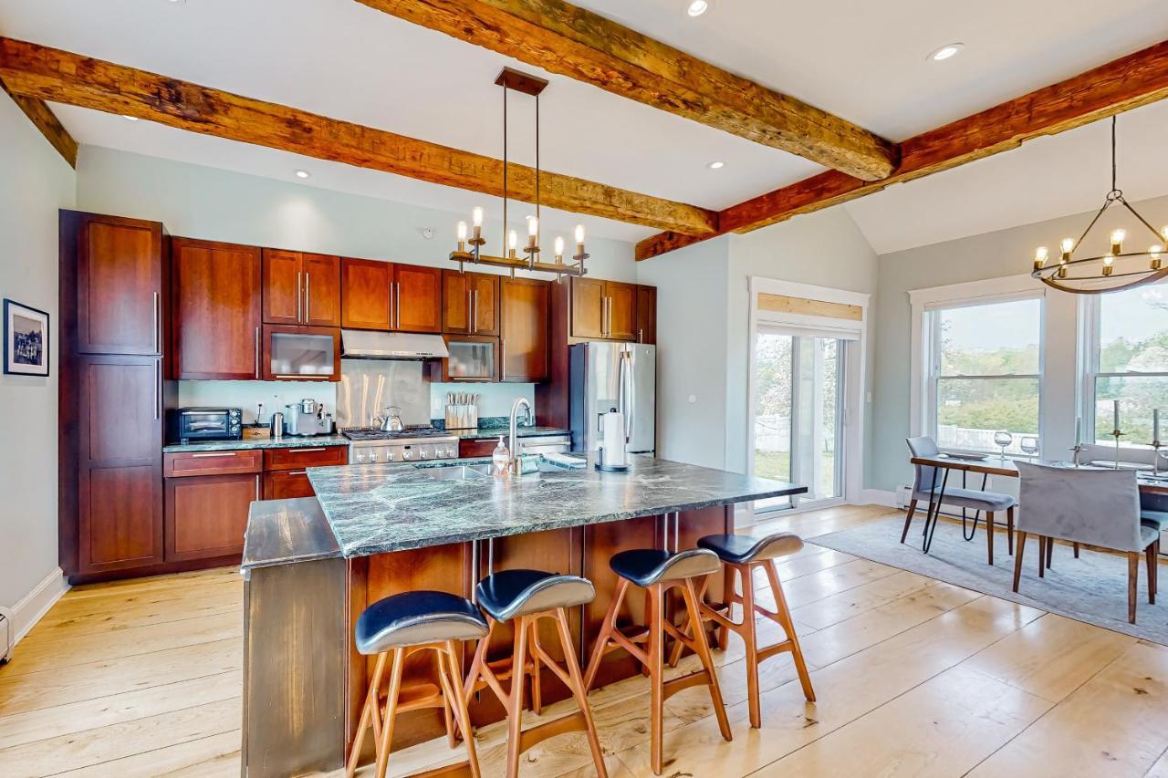 The Retreat - Suite #2 Waterbury Bagian luar foto