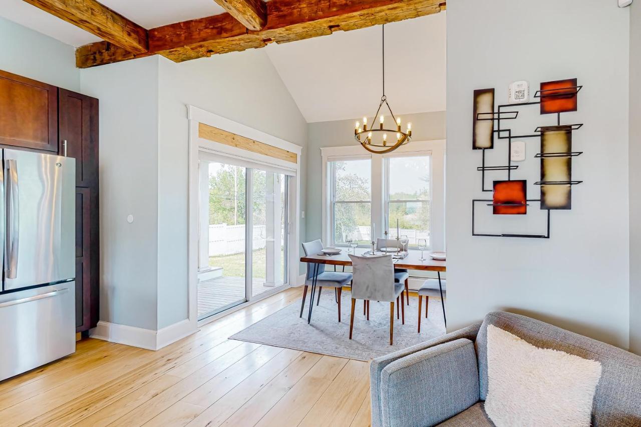 The Retreat - Suite #2 Waterbury Bagian luar foto