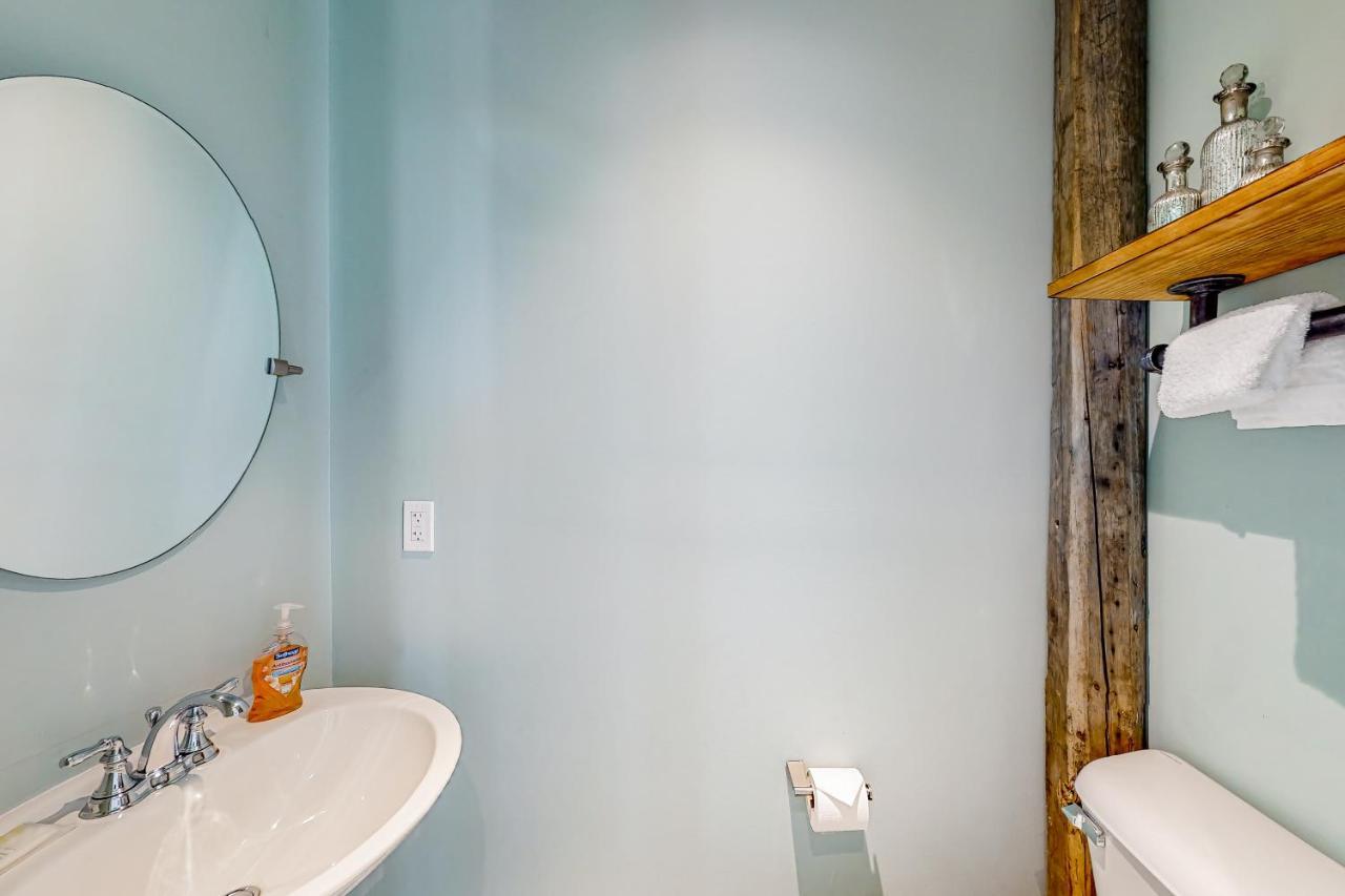 The Retreat - Suite #2 Waterbury Bagian luar foto