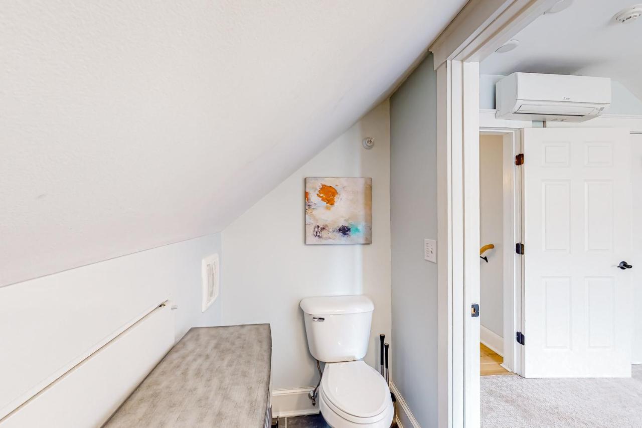 The Retreat - Suite #2 Waterbury Bagian luar foto