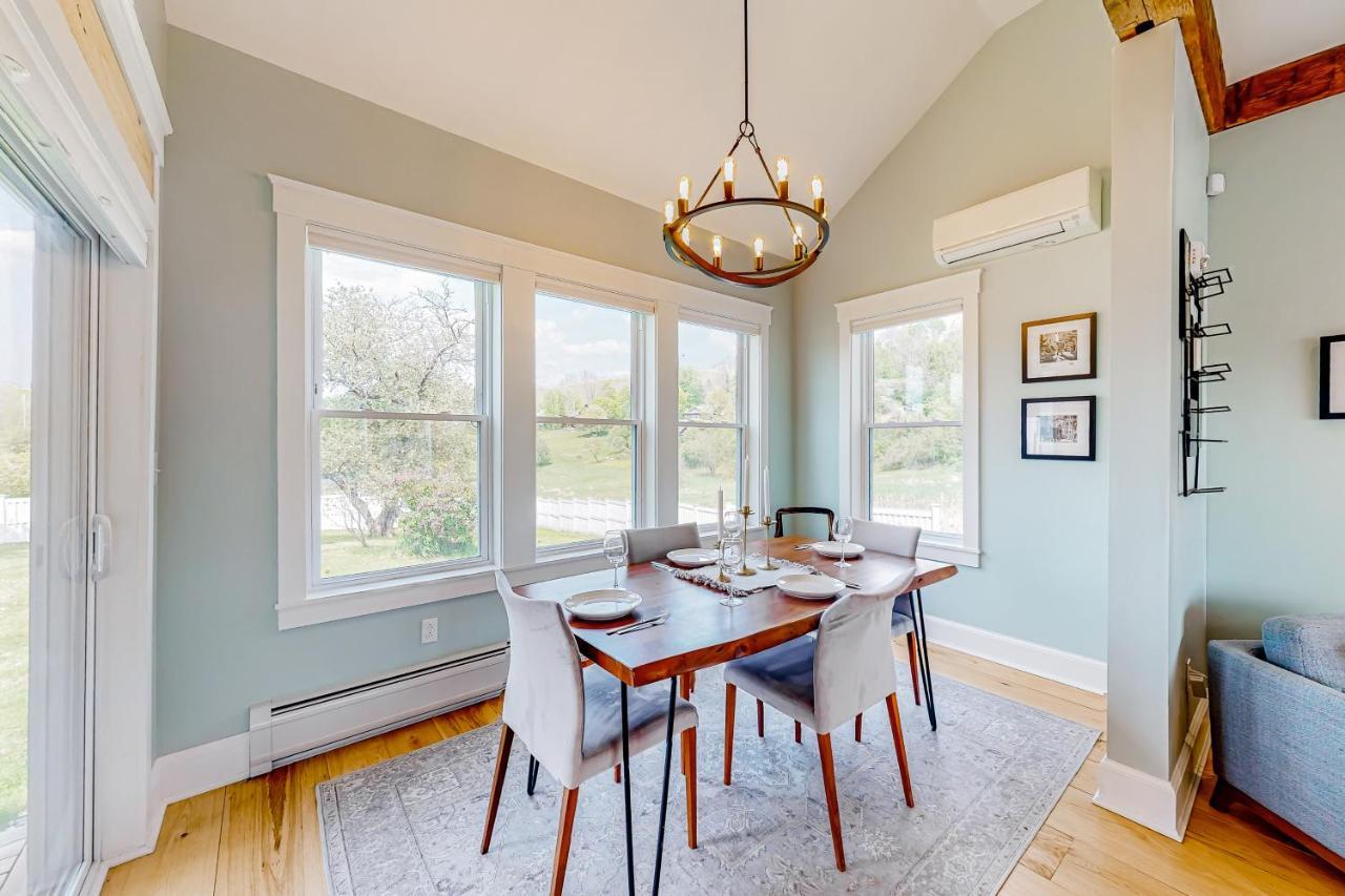 The Retreat - Suite #2 Waterbury Bagian luar foto