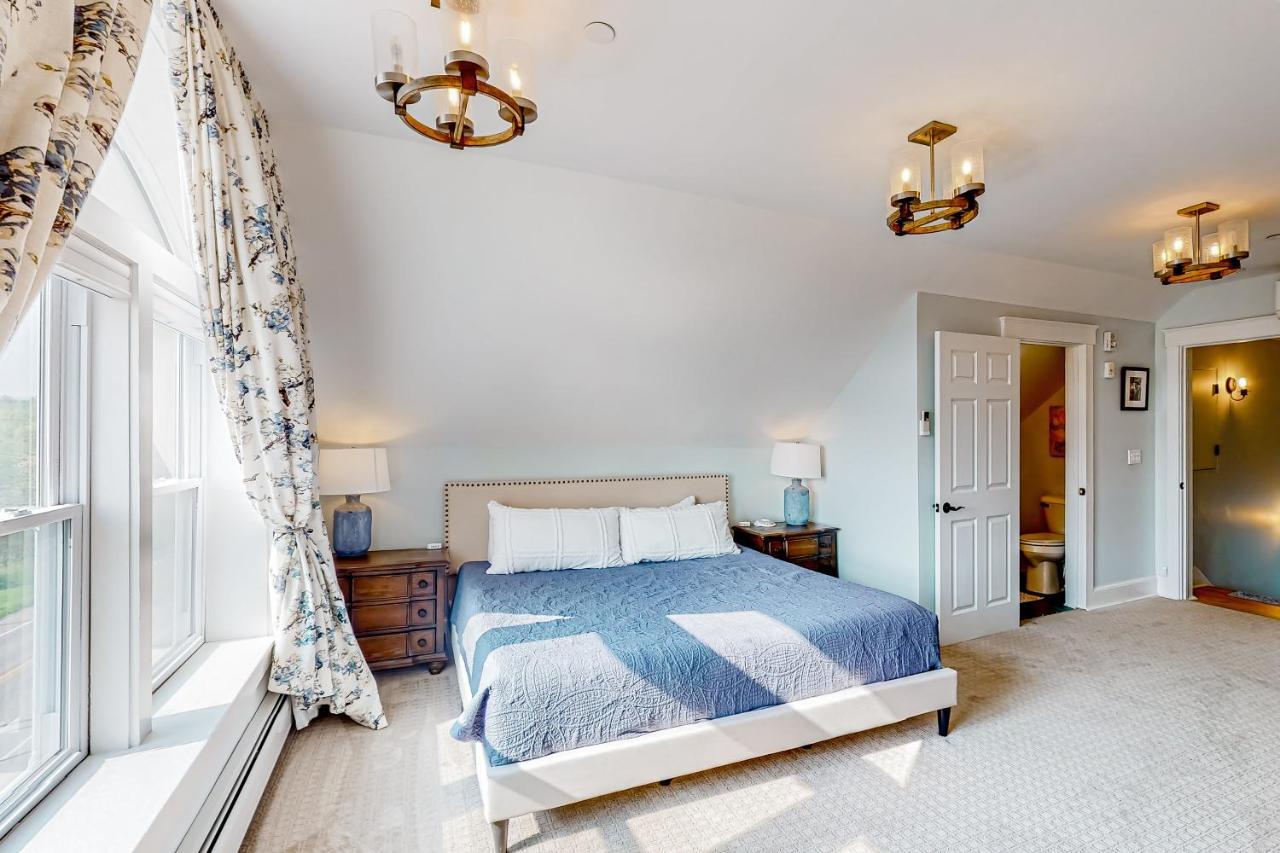 The Retreat - Suite #2 Waterbury Bagian luar foto