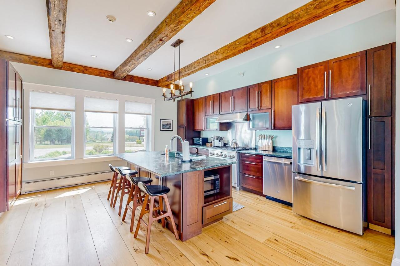 The Retreat - Suite #2 Waterbury Bagian luar foto